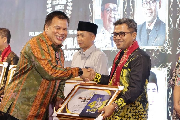 Ferry Terima Penghargaan Tokoh Inspiratif Jateng 2023