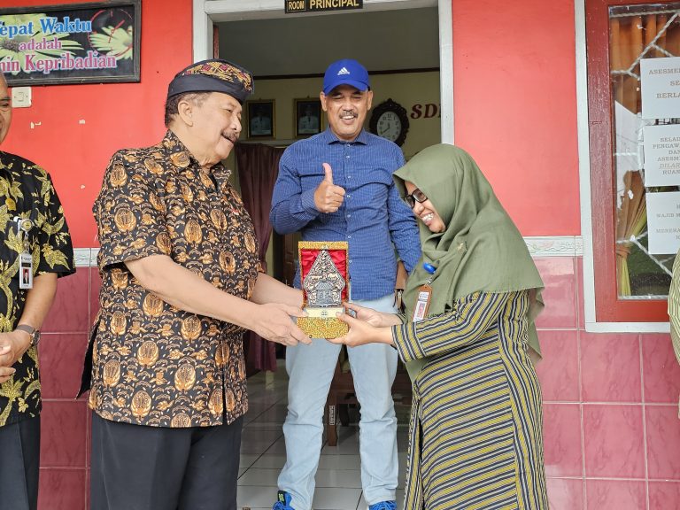 Pansus Kagum Toleransi Beragama di SDN Sumogawe 3 