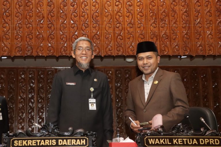 RAPAT PARIPURNA: Laporan Pansus 10 LKPj Gubernur 2023