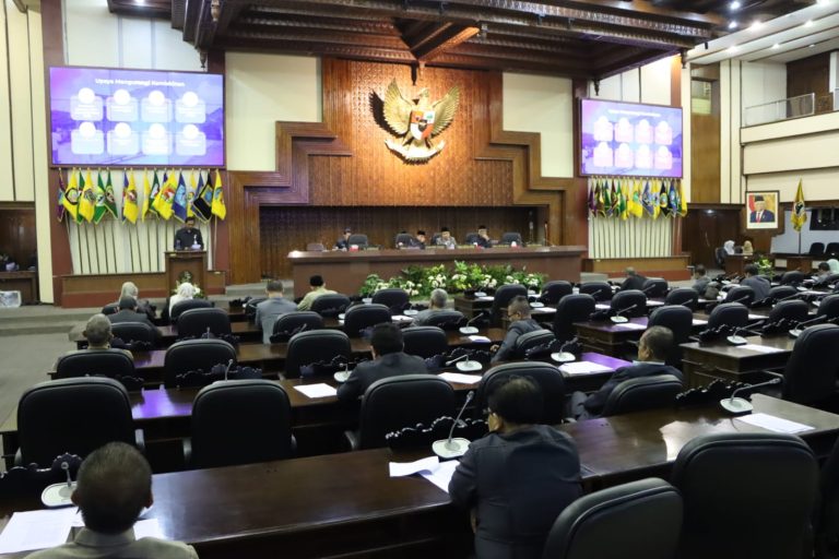 RAPAT PARIPURNA: LKPj Gubernur 2023 & Pembentukan Pansus 10 LKPj