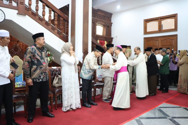 Pimwan Hadiri ‘Open House Lebaran 2024’ di Wisma Perdamaian