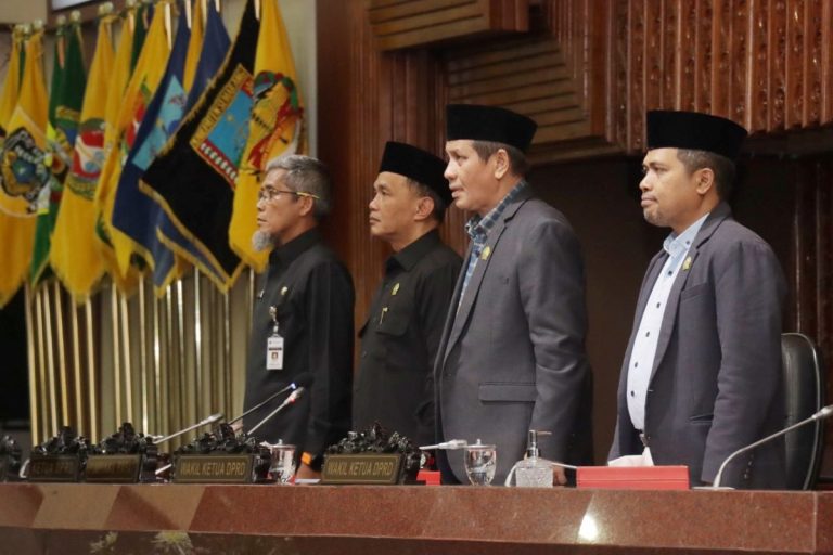 RAPAT PARIPURNA: Pemandangan Umum Fraksi terhadap 3 Raperda