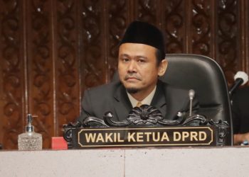 RAPAT PARIPURNA: Hadi Santoso Resmi Menjabat Wakil Ketua DPRD