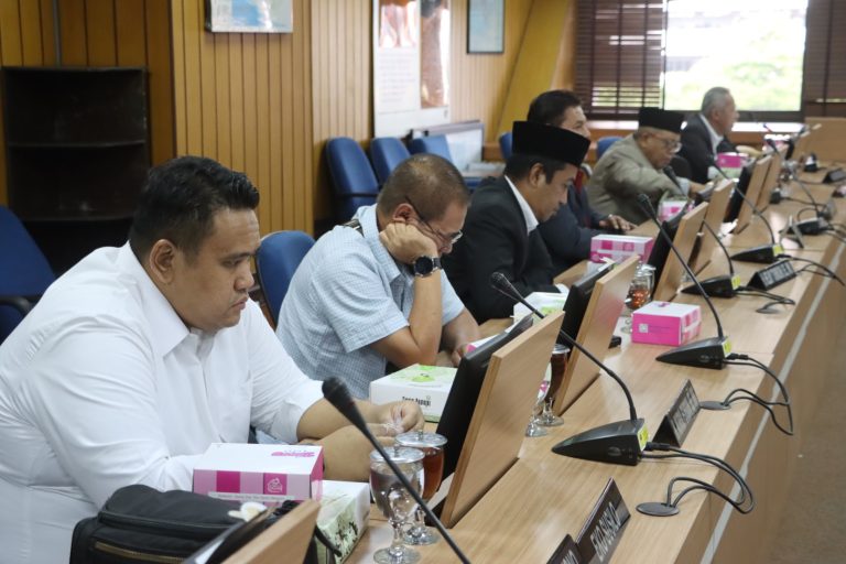 Gelar Rapat, Pansus Minerba Bahas Muatan Lokal dalam Raperda