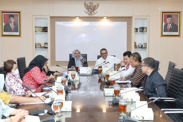 Diskusi soal Pelayanan Kedewanan bersama Setjen DPR RI