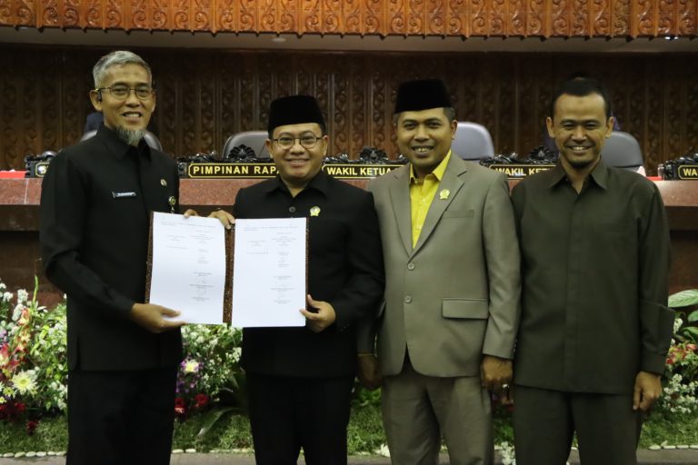 RAPAT PARIPURNA: Persetujuan Raperda & Penandatanganan Raperda RPJPD