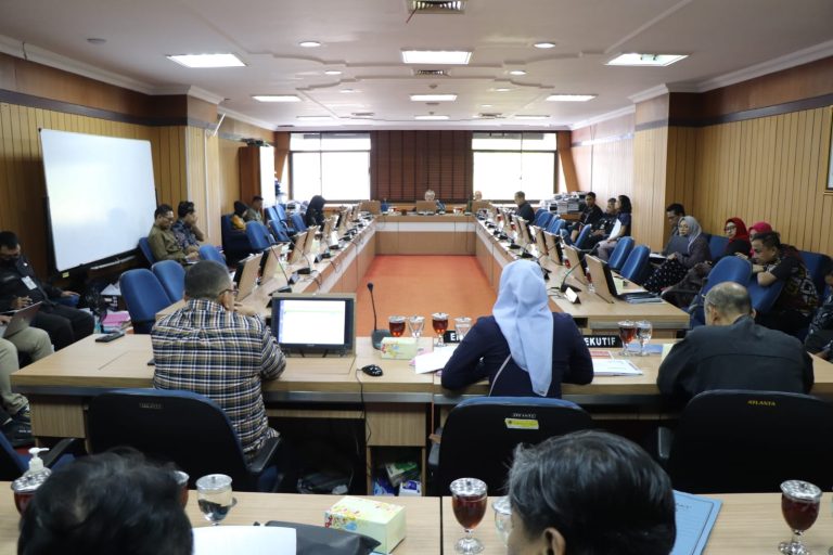 RAPAT KERJA: OPD, BUMD, & RSUD Laporkan Kinerja & Rencana Anggaran 2025