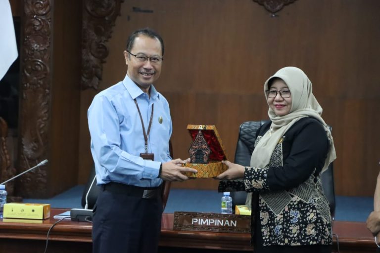 Perlu Ada Regulasi Penguatan Koperasi & UMKM