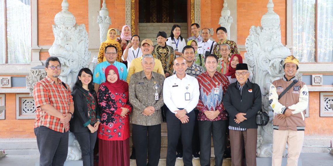 Jadikan Perpus Sarana Rekreasi, Komisi A Studi Tiru di Bali dan Badung
