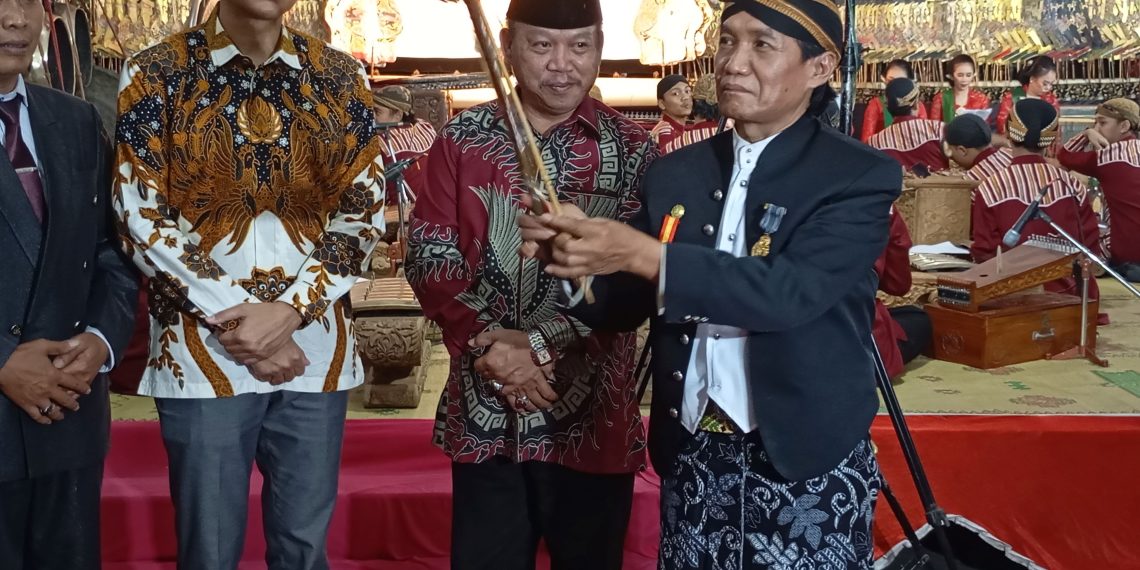 MEDIA TRADISIONAL: Bersih Dusun Kebayan Nguter, Joko Purnomo Gelar Wayangan