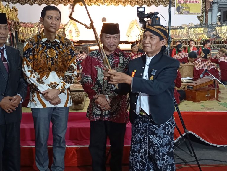 MEDIA TRADISIONAL: Bersih Dusun Kebayan Nguter, Joko Purnomo Gelar Wayangan