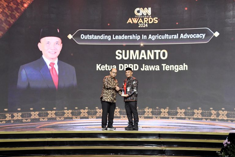 Fokus Pertanian, Sumanto Terima CNN Indonesia Award 2024