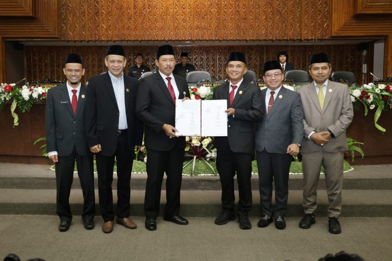 RAPAT PARIPURNA: Persetujuan Pokir DPRD & Penandatanganan KUA-PPAS APBD 2025