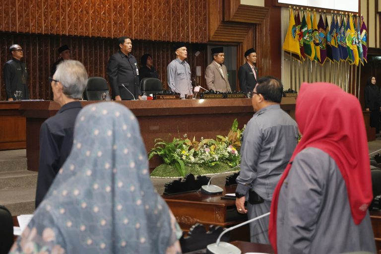 RAPAT PARIPURNA: Rancangan APBD Tahun Anggaran 2025