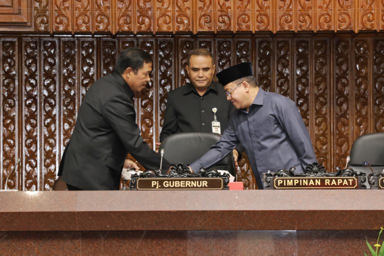 RAPAT PARIPURNA: Penandatanganan Nota Kesepakatan KUPA & PPAS Perubahan APBD 2024