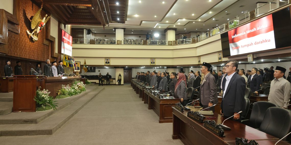 RAPAT PARIPURNA: Pembentukan Fraksi & Tim Penyusun Tatib DPRD