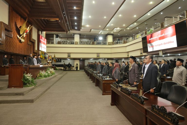 RAPAT PARIPURNA: Pembentukan Fraksi & Tim Penyusun Tatib DPRD