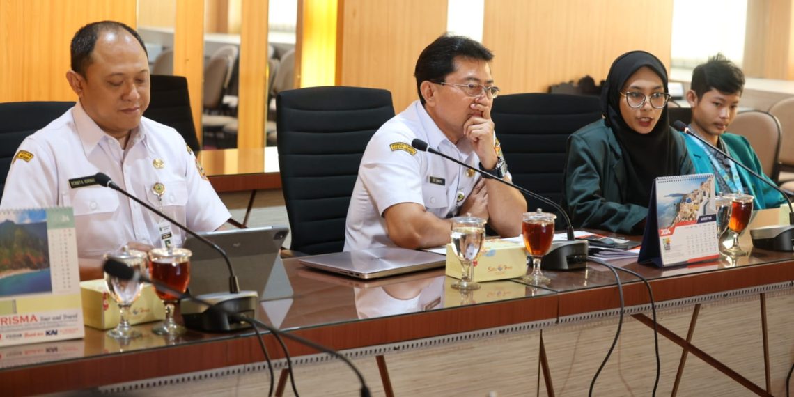 Puluhan Mahasiswa Unissula & Unwahas Belajar Pahami Kinerja Dewan