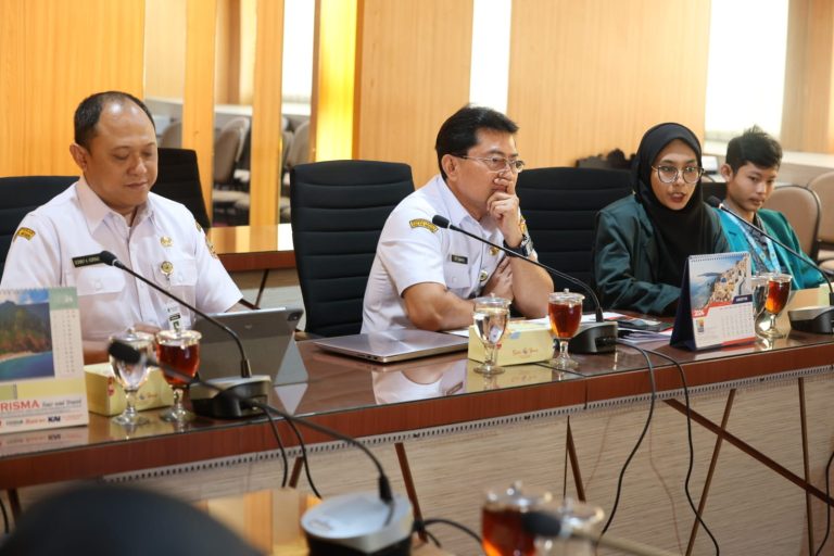 Puluhan Mahasiswa Unissula & Unwahas Belajar Pahami Kinerja Dewan