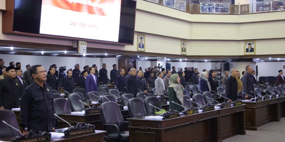RAPAT PARIPURNA: Persetujuan Rancangan Keputusan DPRD tentang Tatib