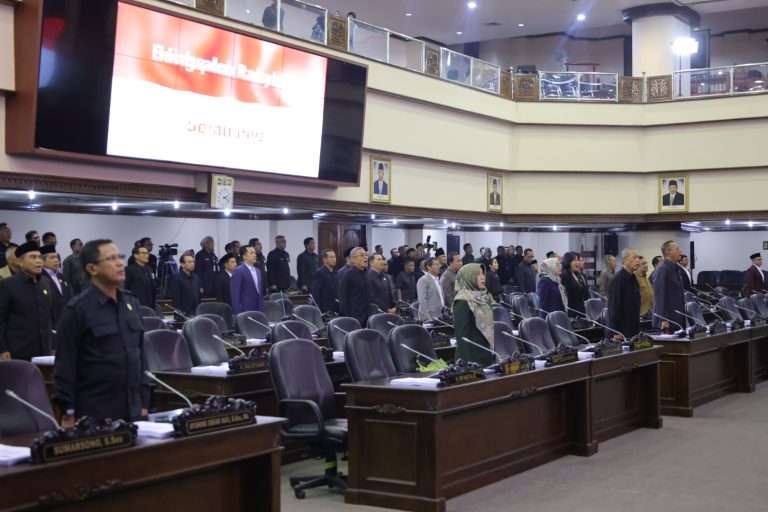 RAPAT PARIPURNA: Persetujuan Rancangan Keputusan DPRD tentang Tatib