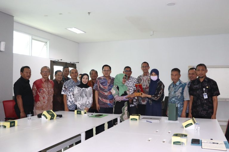 Tangani Persoalan Sampah, Komisi D Cari Informasi ke Jabar