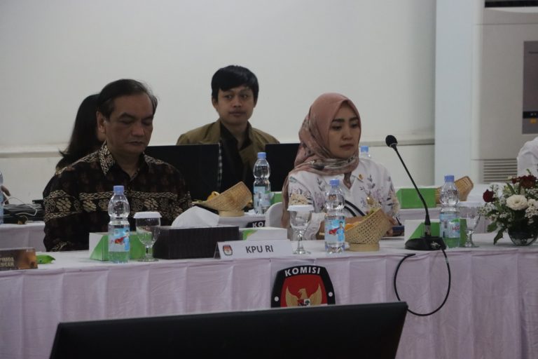 RAPAT PLENO KPU: Hasil Pilgub Jateng Sangat Transparan & Dapat Dipantau Bersama