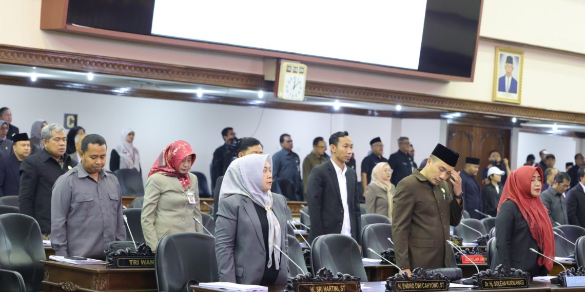 RAPAT PARIPURNA: Pembahasan Raperda Kearsipan, Raperda Kepariwisataan, & Raperda Trantibum Linmas