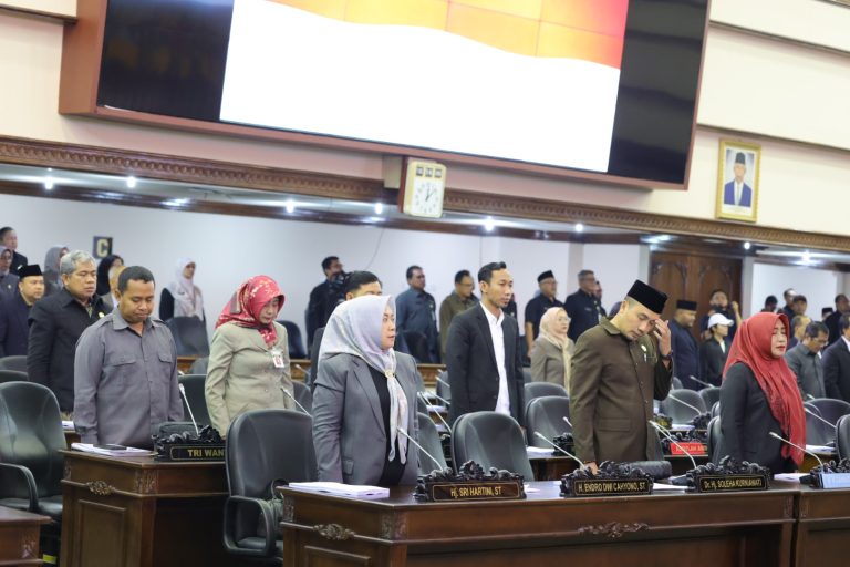 RAPAT PARIPURNA: Pembahasan Raperda Kearsipan, Raperda Kepariwisataan, & Raperda Trantibum Linmas