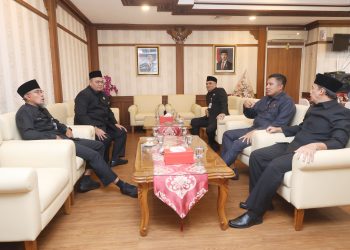 RAPAT PARIPURNA: Penjelasan Raperda Kearsipan, Raperda Kepariwisataan, & Raperda Trantibum Linmas