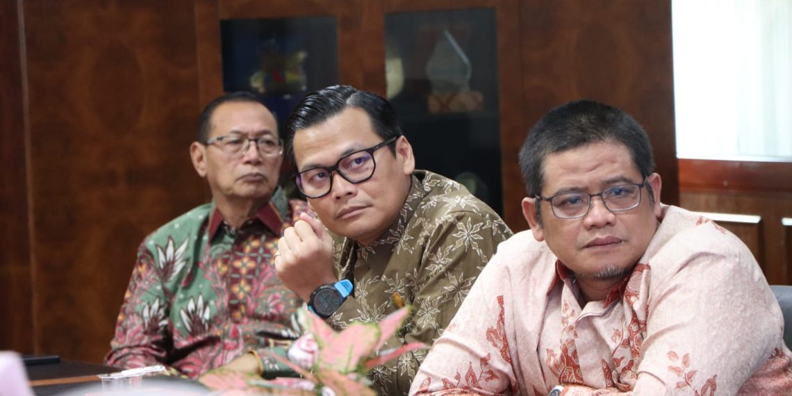 Cari Informasi untuk Raperda Konsolidasi BPR BKK Jadi BPRS, Komisi C Sambangi Pemprov Jatim
