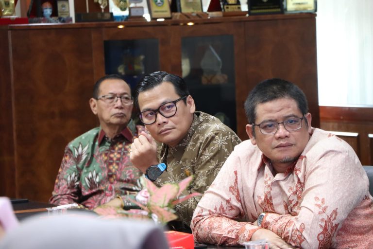 Cari Informasi untuk Raperda Konsolidasi BPR BKK Jadi BPRS, Komisi C Sambangi Pemprov Jatim
