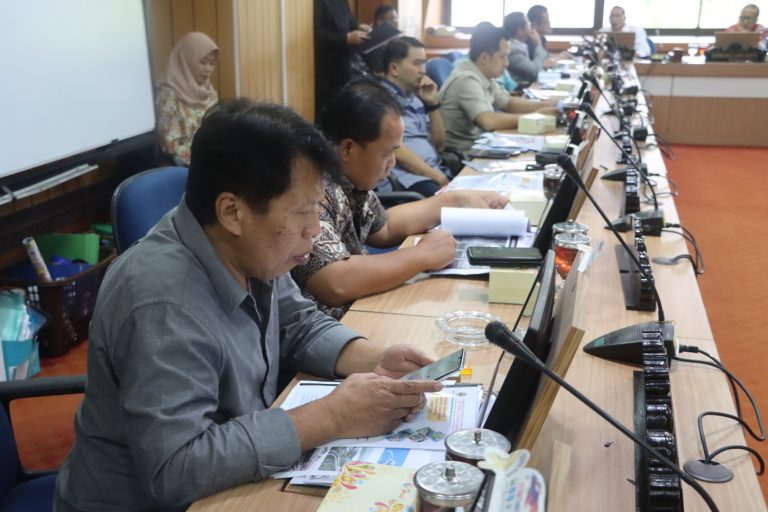 RAPAT KERJA KOMISI C: Evaluasi Kinerja OPD & BUMD 2024 & Target 2025