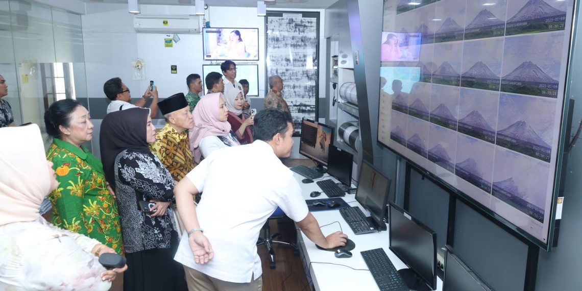 Kunjungi BPPTKG, Komisi E Ingin Tahu Kondisi Gunung Merapi