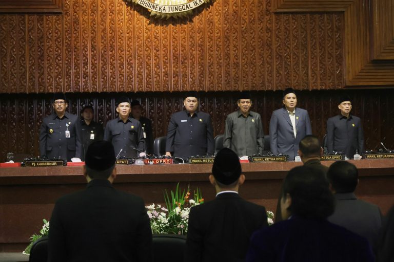 RAPAT PARIPURNA: Pengumuman Hasil Penetapan Paslon Gubernur & Wagub Terpilih 2025-2030