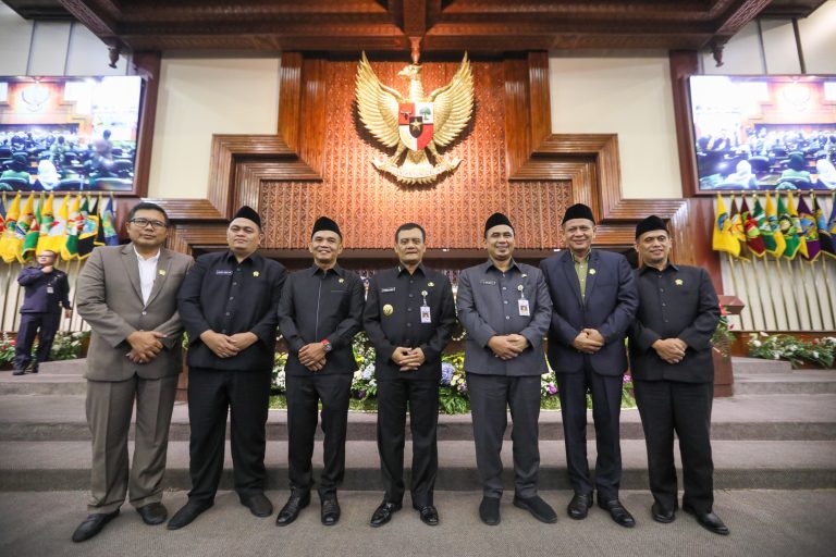 RAPAT PARIPURNA: Sambutan Gubernur Jateng Ahmad Luthfi