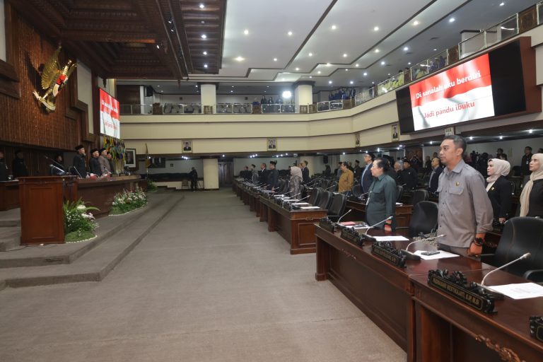 RAPAT PARIPURNA: Raperda SDA & Raperda Penyertaan Modal