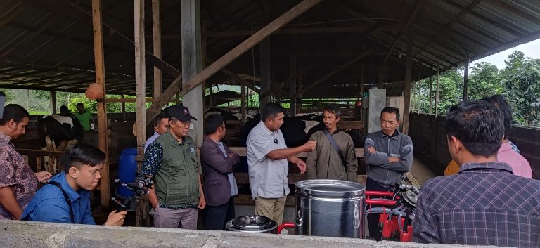 Saleh Yakin Kualitas Susu Sapi Desa Pacet Sudah Teruji