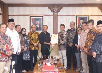 DPRD Terima Hasil Pleno KPU Penetapan Ahmad Luthfi-Taj Yasin