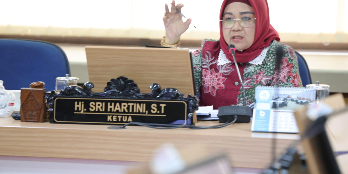 RAPAT KERJA: Komisi B Minta Tiap OPD Harus Realistis dalam Penganggaran
