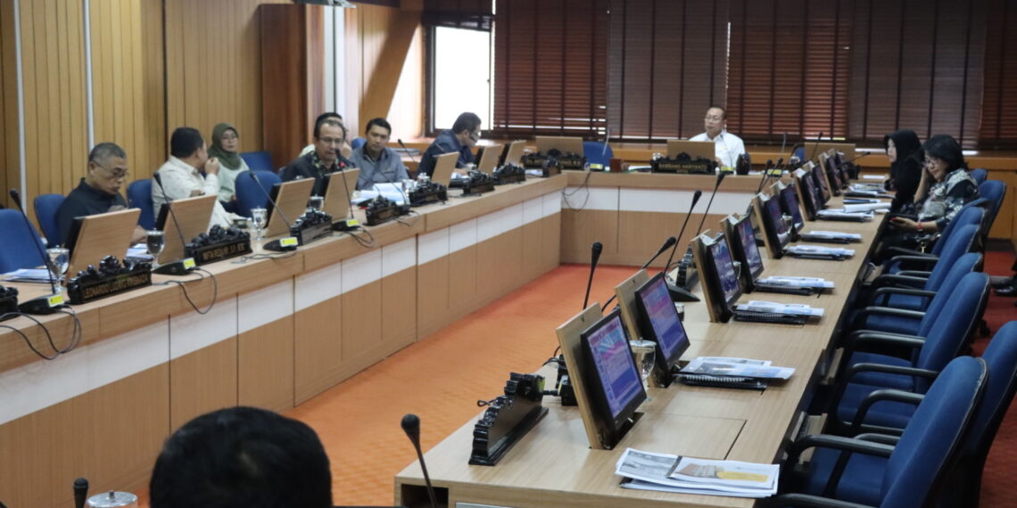 RAPAT KERJA: Bahas Pendapatan Dinkes, RSUD/RSJD, Satpol PP, BKD, & Banhub