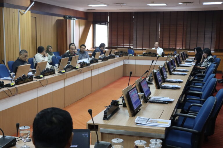 RAPAT KERJA: Bahas Pendapatan Dinkes, RSUD/RSJD, Satpol PP, BKD, & Banhub