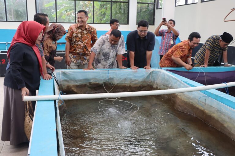 Dorong Pengembangan Bibit Ikan Beong di Loka Ngrajek