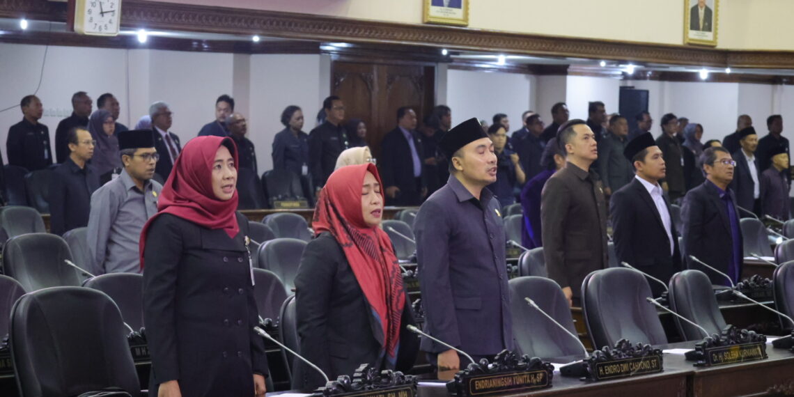 RAPAT PARIPURNA: Persetujuan Raperda RPJMD & Raperda SOTK