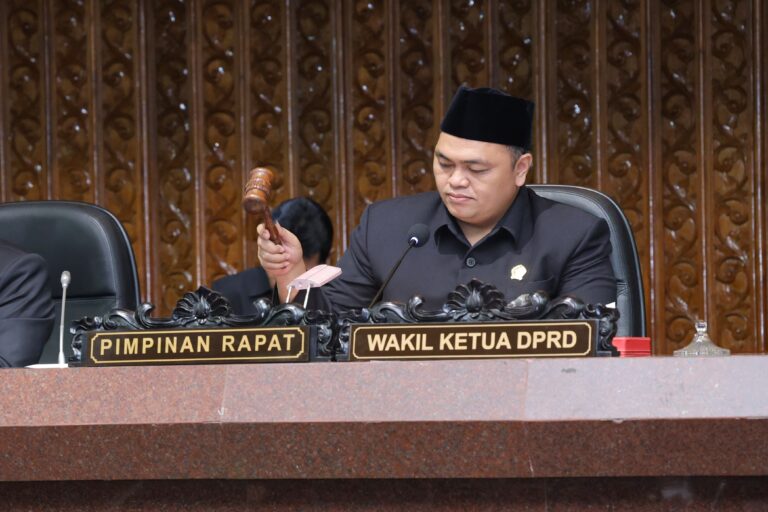 RAPAT PARIPURNA: Raperda Perubahan APBD Jateng 2025