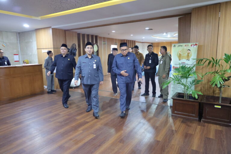RAPAT PARIPURNA: Tanggapan Gubernur terhadap PU Fraksi atas Raperda Perubahan APBD 2025