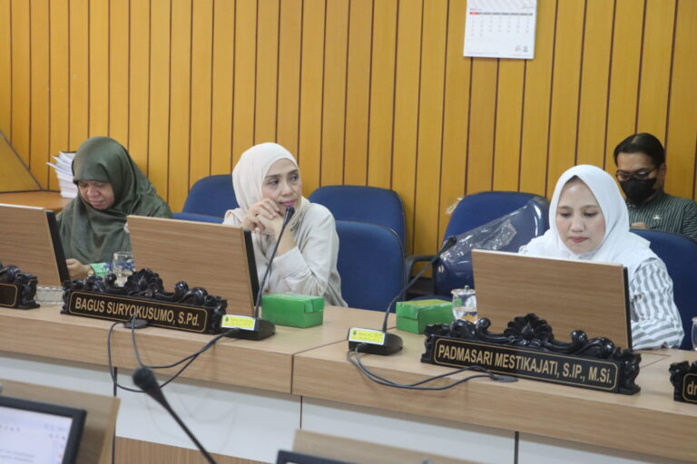 Dikebut, Komisi E bersama OPD Bahas Raperda Kemiskinan