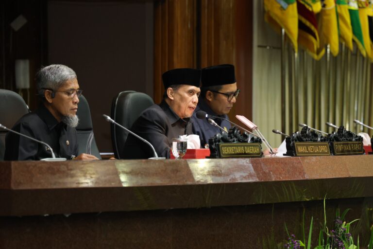 RAPAT PARIPURNA: Persetujuan Hasil Evaluasi Kemendagri atas Perubahan APBD 2025