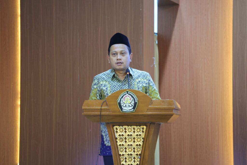 SEMARANG – Sekretaris Komisi E DPRD Provinsi Jateng Zainuddin menghadiri acara Forum Zakat Nasional yang berlangsung di Hall Kewirausahaan Fakultas Ekonomi dan Bisnis (FEB) Universitas Diponegoro (Undip), Semarang, Jumat (5/12/2025). Kegiatan itu digagas sebagai terobosan untuk memperkenalkan dan mengedukasi mahasiswa mengenai pentingnya zakat.