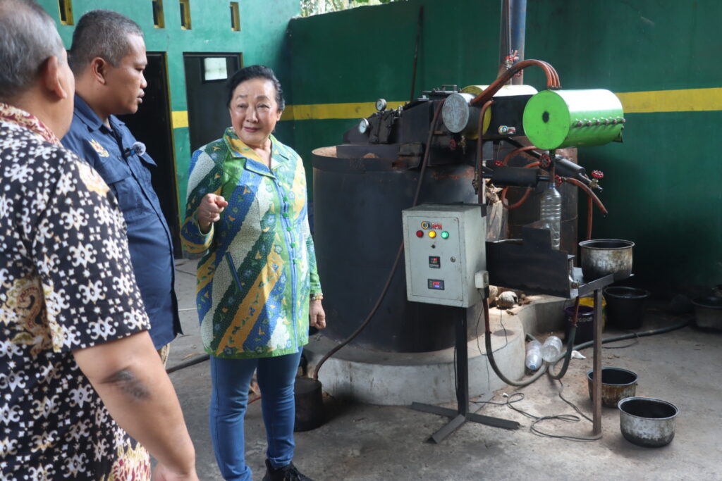 WONOSOBO - Pengembangan inovasi mampu meningkatkan perekonomian masyarakat. Hal terbukti Desa Talunombo Kecamatan Sapuran Kabupaten Wonosobo dengan status miskin ekstrim kini menjadi desa inovasi.